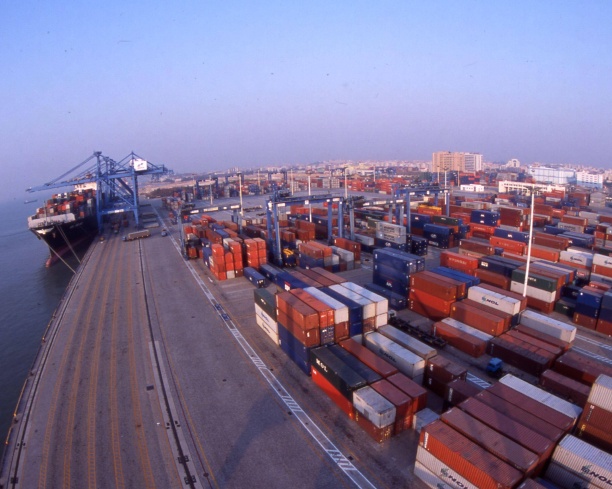 ¿Cuáles son los pasos y métodos para consultar trayecde piezas internacionales?